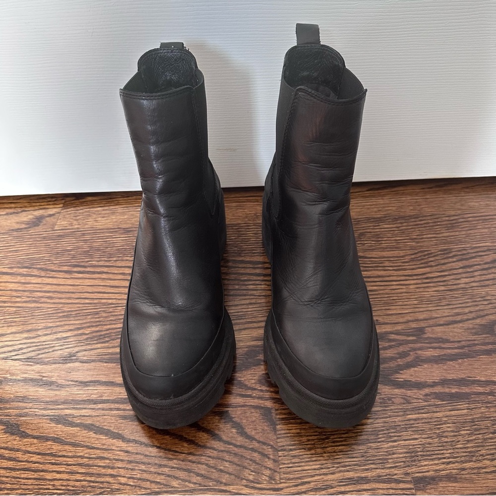 Miz Mooz Womens Black Leather Brexton Chelsea Lug Boot Sz EU 38 US 7-7.5